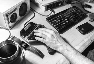 星际对决：304太阳与神秘人的光明与暗影较量